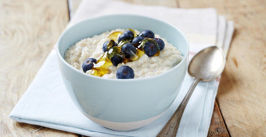 Овсяная каша с черникой