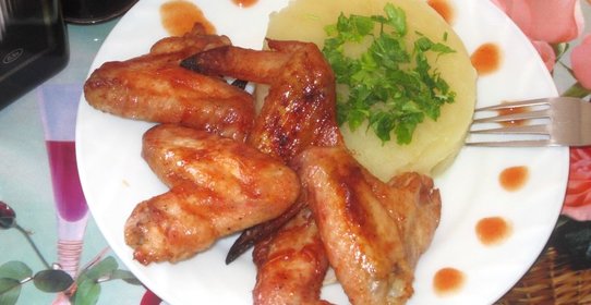 Куриные крылышки запеченные с кетчупом и соевым соусом