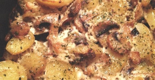 Картофель с грибами в сливках и зеленью