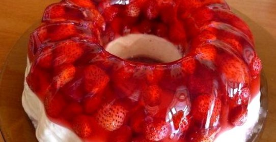 Земляничное желе с творожным кремом
