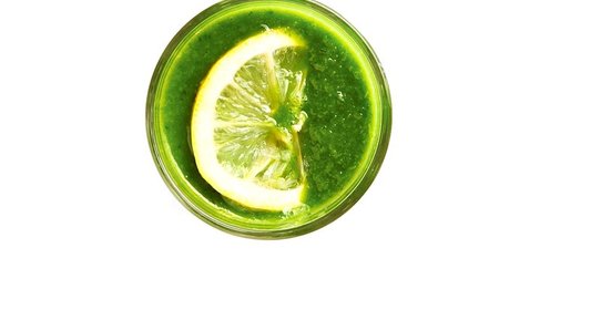 Зеленый смузи со шпинатом