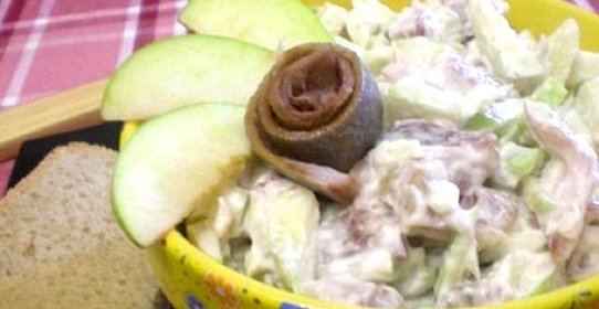 Салат из сельди с яблоком