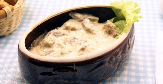 Креветки и брокколи с кедровыми орешками