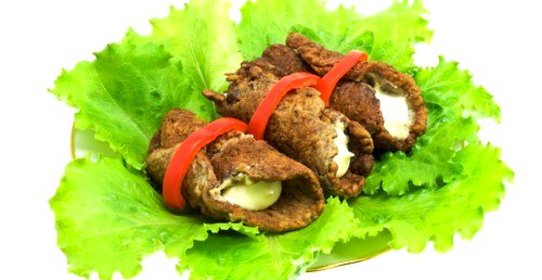 Рулетики из говядины с мягким сыром и сладким перцем