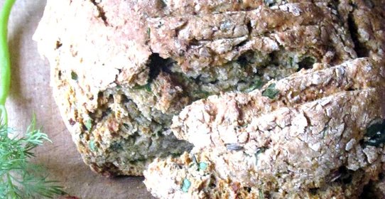 Цельнозерновой хлеб с зеленью и чили