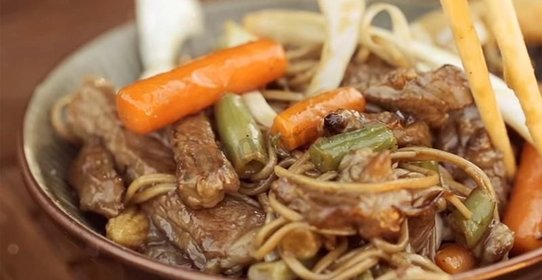 Лапша с соусом терияки и овощами