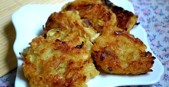 Постные яблочные оладьи