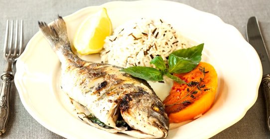 Дорада с дикими рисом и запеченной тыквой