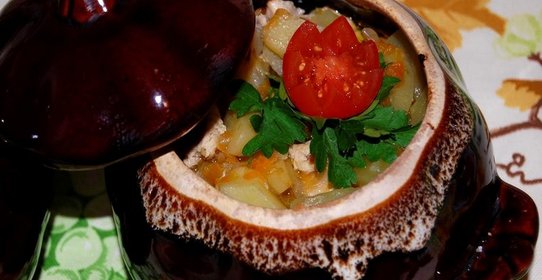 Куриная грудка в горшочке