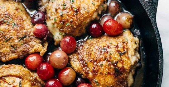 Курица, запеченная с виноградом