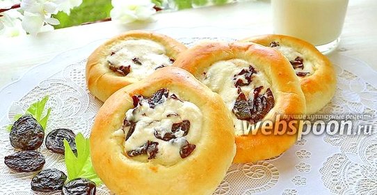 Ватрушки с черносливом на завтрак