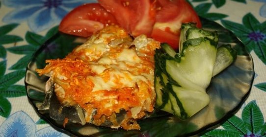 Рыба с луком и морковью в духовке