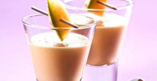 Дынный смузи с йогуртом и медом