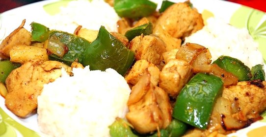 Курица карри с ананасами