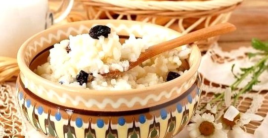 Рисовая каша с изюмом