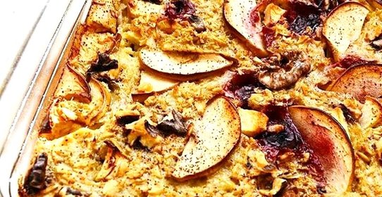 Запеченная овсянка с яблоками и орехами
