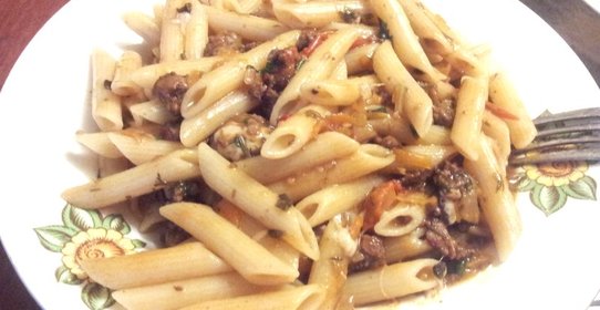 Паста пенне со свинным фаршем и фенхелем