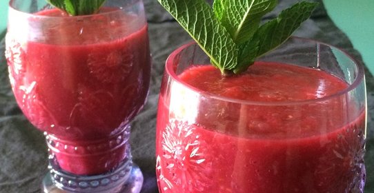 Смузи из ананаса с малиной