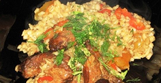 Перловка в горшочке с курицей