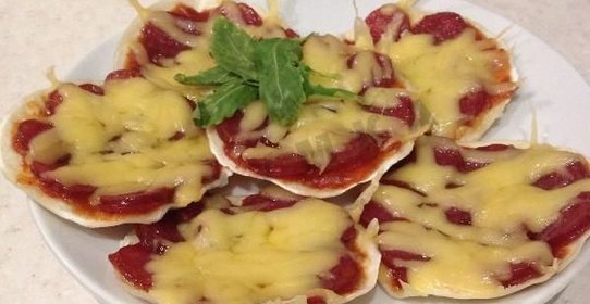 Мини-пиццы из лаваша