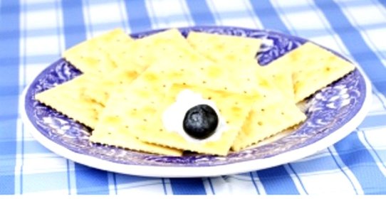 Хрустящие соленые крекеры