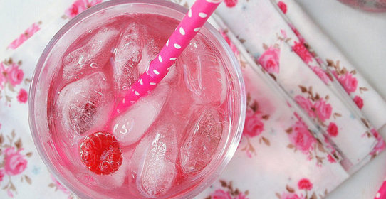 Освежающий напиток с малиной и вербеной