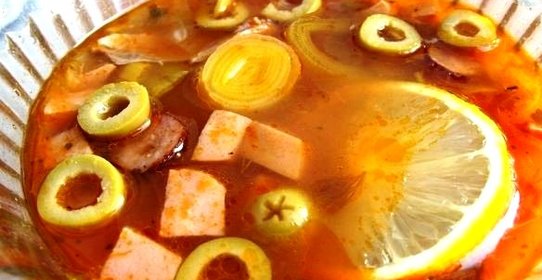 Солянка с копченой курицей