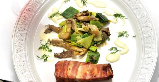 Масляная рыба в беконе