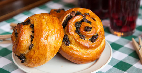 Булочки с изюмом