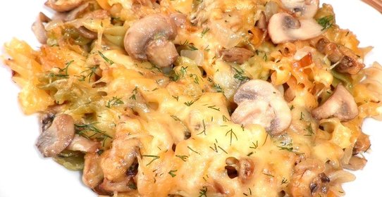 Макароны с фаршем и грибами