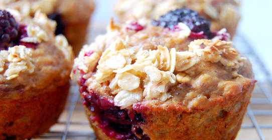 Булочки с овсянкой, медом и ягодами