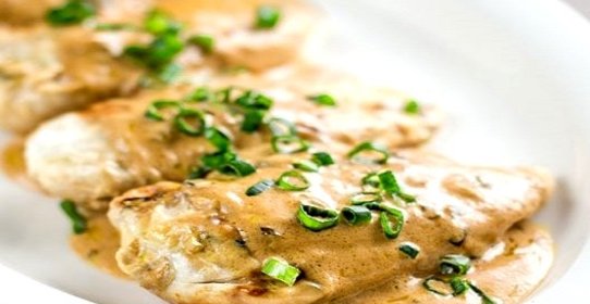 Тушеная курица в сметанном соусе