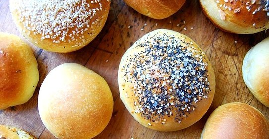 Пышные булочки из дрожжевого теста