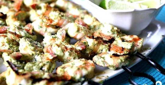 Шашлык из креветок с семечками тыквы