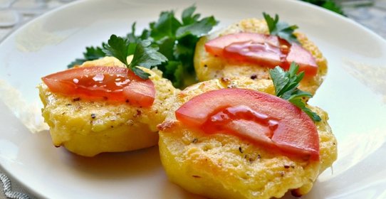 Картофель под сырной массой в духовке