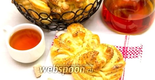 Булочки-плетёнки с миндалём, корицей и маком