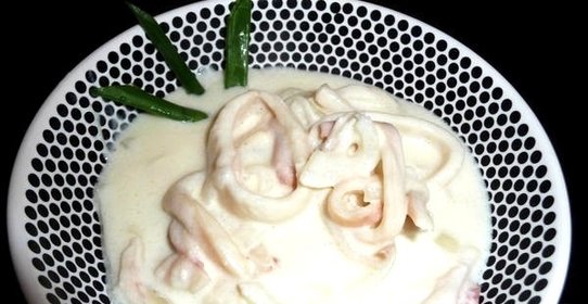 Кальмары в сливочном соусе