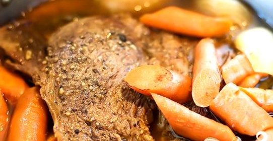 Жаркое из говядины и моркови с вином