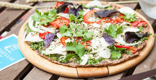 Пицца из семян льна и миндаля