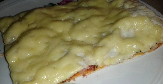 Пицца на тонком лаваше