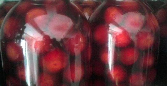 Целая алыча в сахарном сиропе