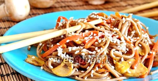 Гречневая лапша с овощами