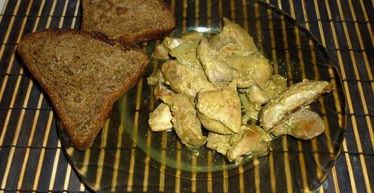 Куриная печень со сливками и куркумой