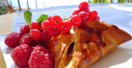 Пирожки с малиной в духовке