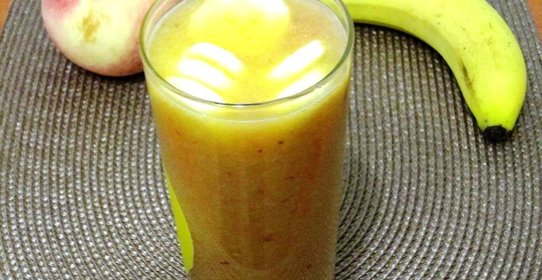 Персиковый смузи с добавлением банана
