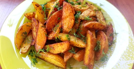 Пряный картофель по‑деревенски в духовке