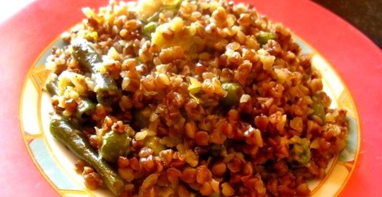 Гречневая каша с сыром и овощами