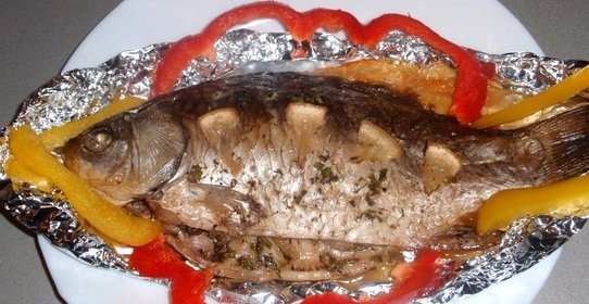 Карась в духовке в фольге