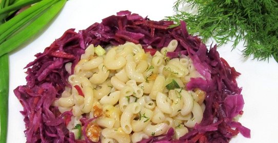 Рожки с карамелизированным луком