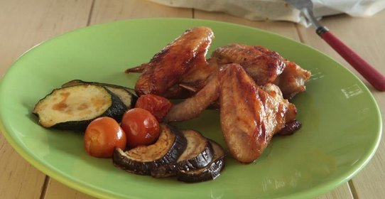 Куриные крылышки с овощами